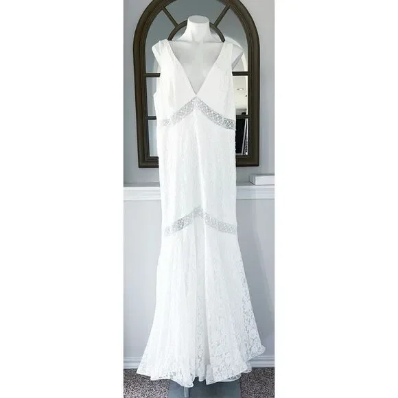 GALINA V-Neck Lace Illusion Wedding Dress, White, NWT, Size 20W - Picture 5 of 14
